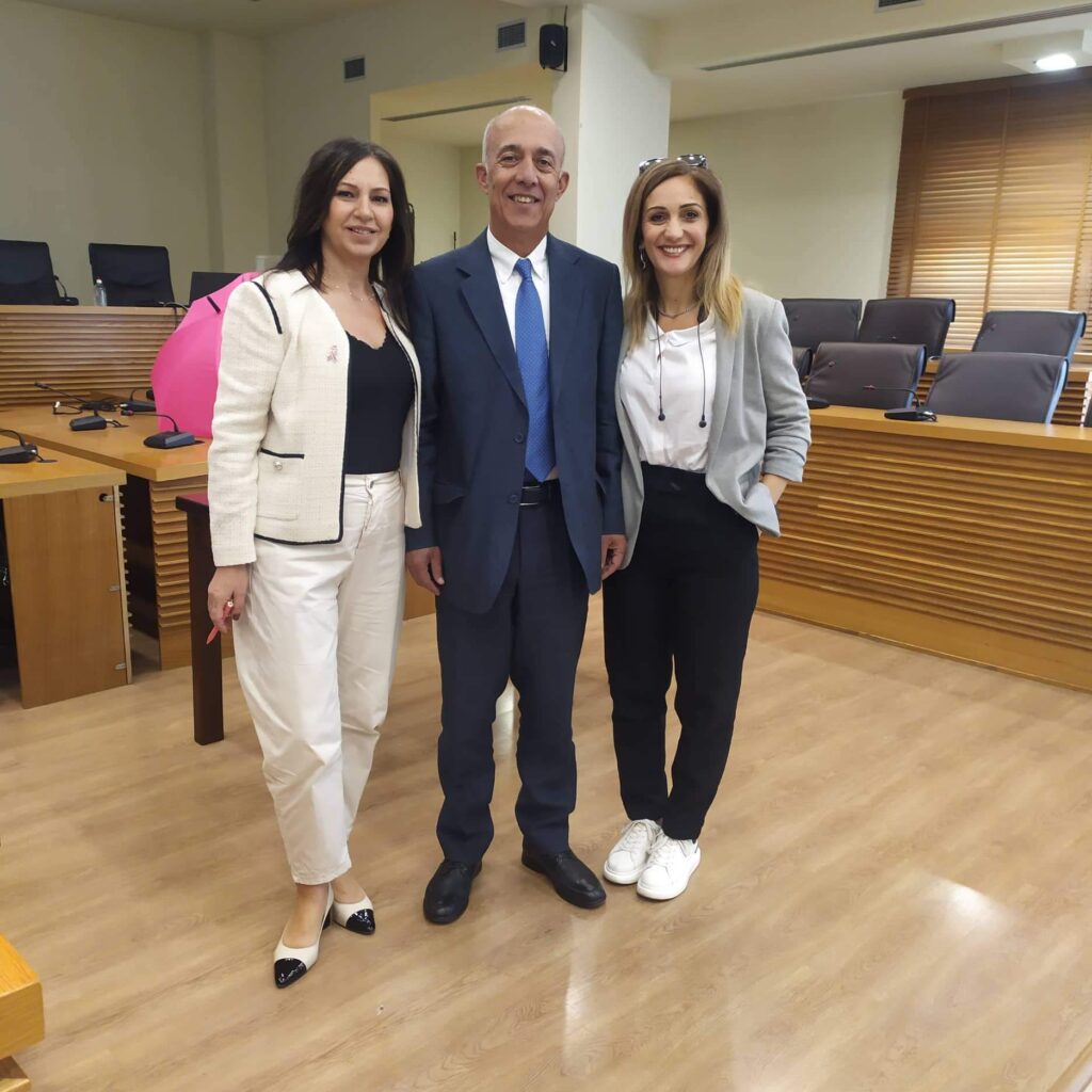 Με την πρόεδρο του Συλλόγου κ. Φανή Δινοπούλου και την διευθύντρια του Διαγνωστικού Κέντρου Ιπποκράτης κ. Στέλλα Kεντεποζίδου